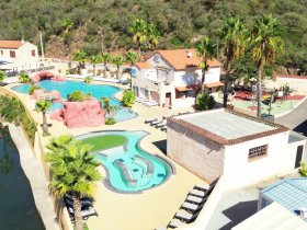 drone vallee avec kayak