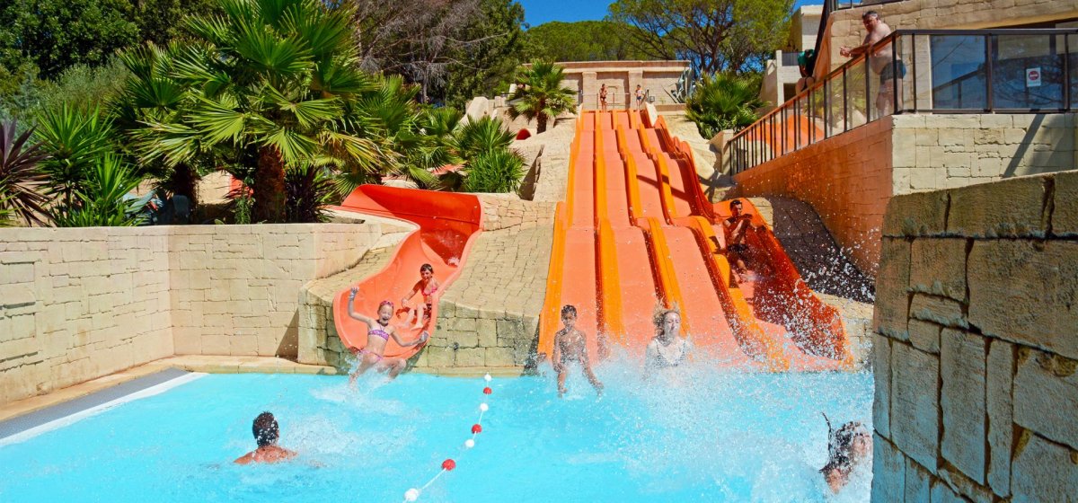 Camping avec parc aquatique Var, Sud de la France piscines, toboggans, jeux aquatiques