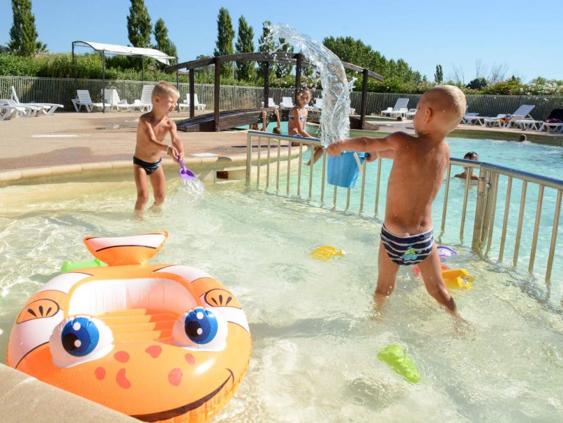 Camping avec parc aquatique Var, Sud de la France piscines, toboggans, jeux aquatiques