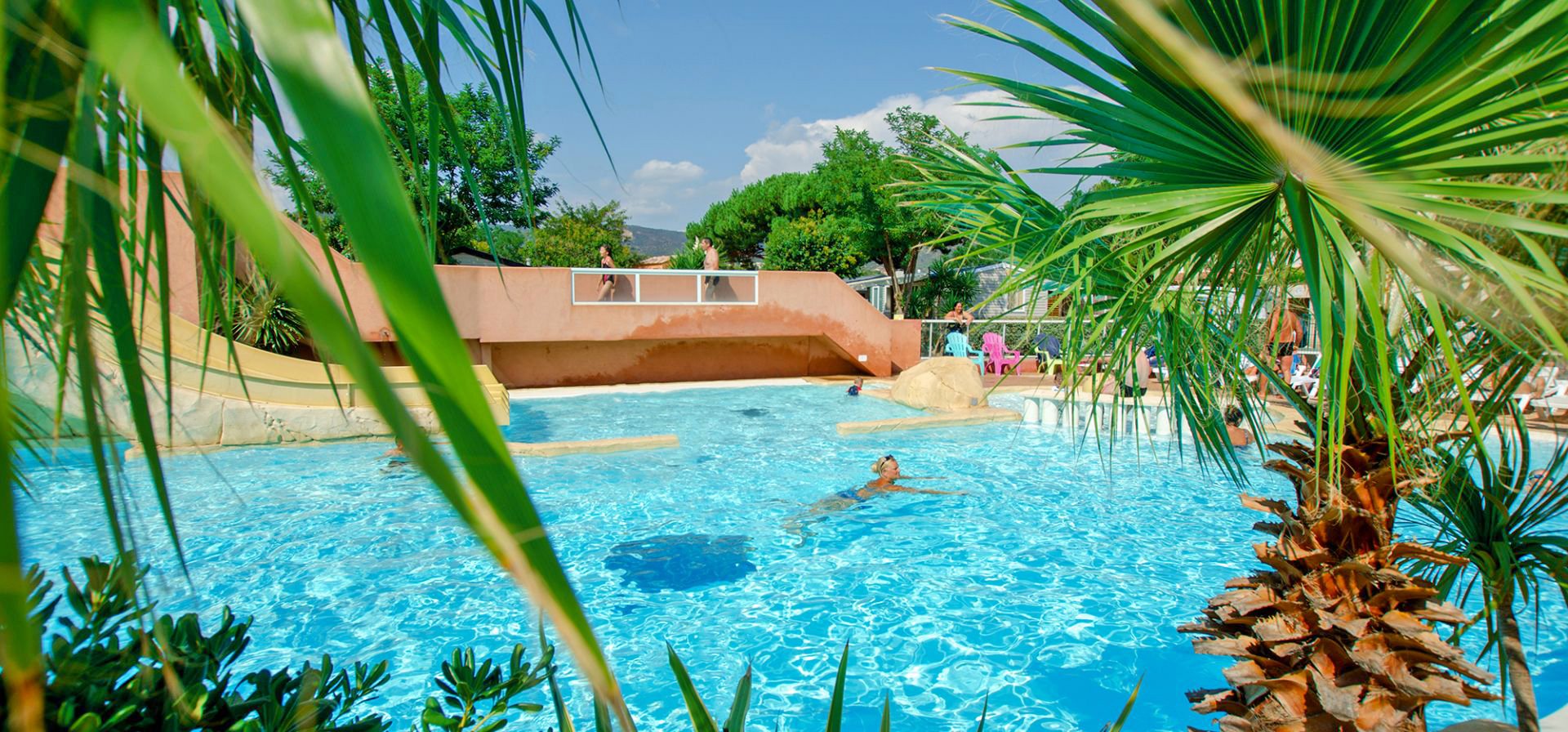 Campings avec piscine en bord de mer sur la Côte d'Azur Camping